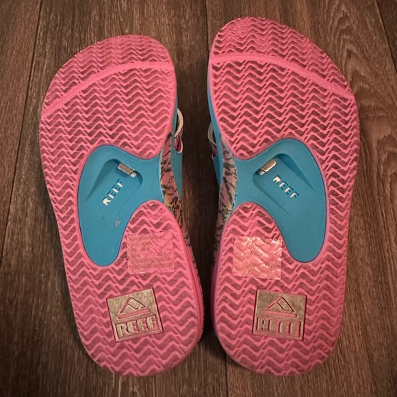 Pink and Blue with colorful tiger print Reef flops. size 8 - Picture 3 of 4